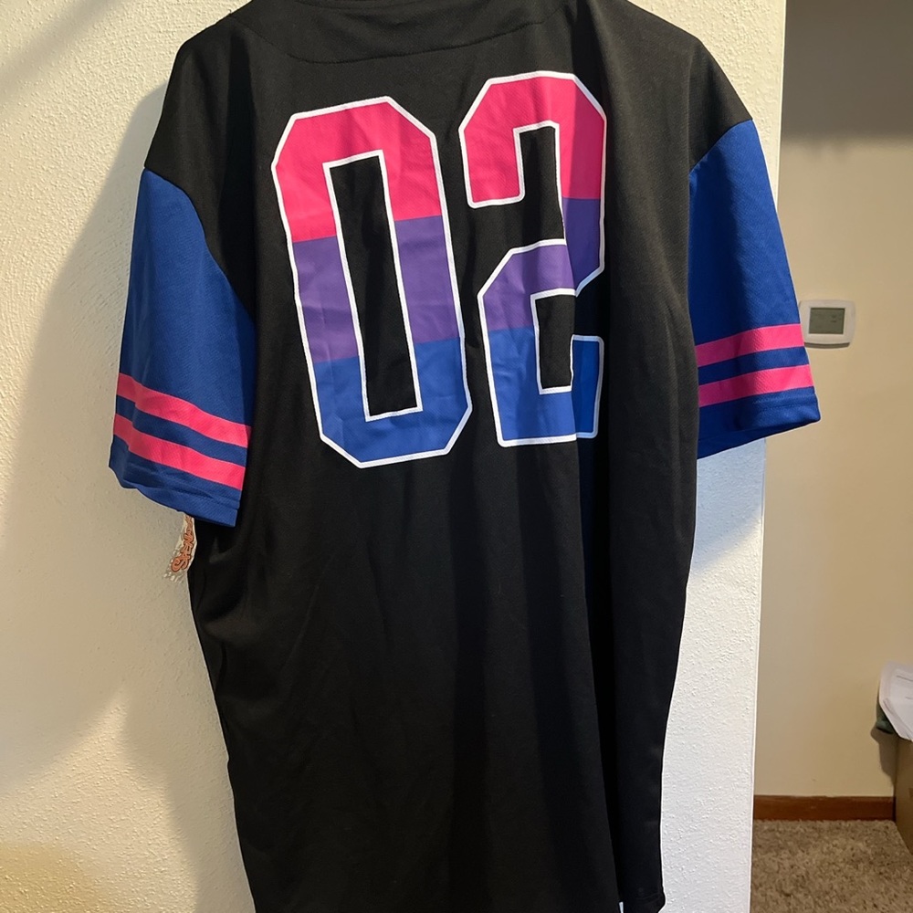 Size: Large - Picture 2 of 2